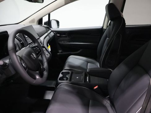 New 2026 Honda Odyssey Touring image 7