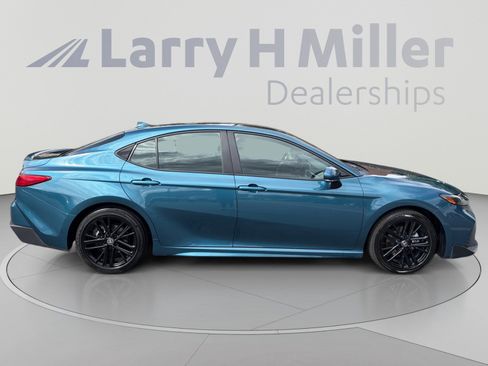 Used 2025 Toyota Camry SE FWD image 6
