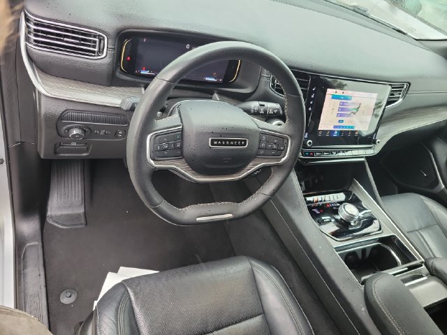 Used 2024 Jeep Wagoneer L Series III w/ Flexible Seating Group AWD/4WD image 15