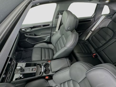 New 2026 Porsche Macan image 14