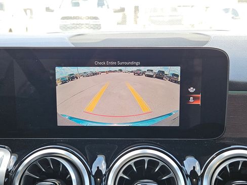 Used 2022 Mercedes-Benz GLB 250 image 18