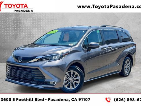Used 2024 Toyota Sienna XLE FWD image 1