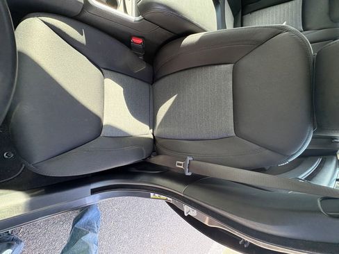 Used 2019 Chrysler 300 Touring w/ Chrome Appearance Package image 17