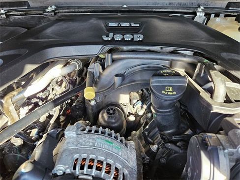 Used 2021 Jeep Gladiator Willys image 29