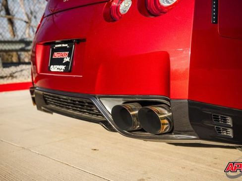 Used 2015 Nissan GT-R Premium image 37