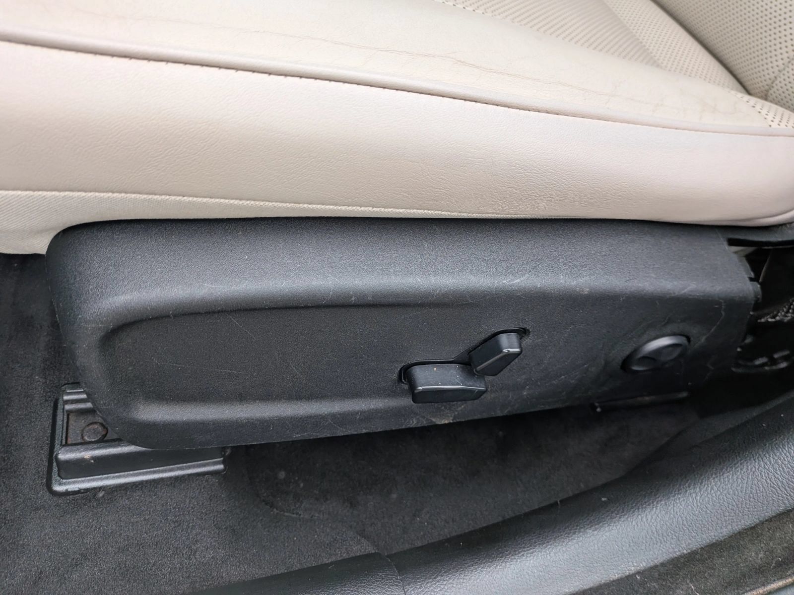 Used 2019 Chrysler 300 Limited RWD image 22
