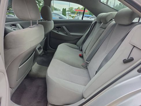 Used 2010 Toyota Camry LE FWD image 11