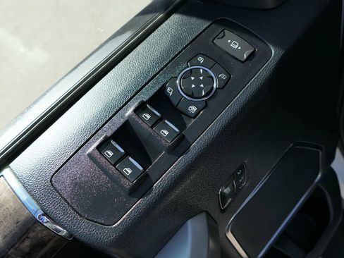 Used 2022 Ford F250 Lariat w/ Lariat Value Package AWD/4WD image 13