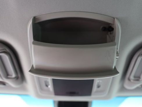 Used 2018 Toyota Camry LE FWD image 31