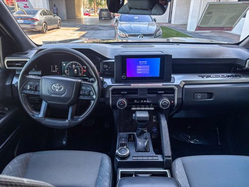 Used 2025 Toyota Tacoma SR5 AWD/4WD image 15