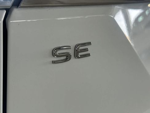 Used 2025 Volkswagen Atlas SE FWD image 11