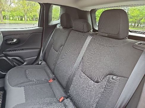 Used 2020 Jeep Renegade Altitude AWD/4WD image 17