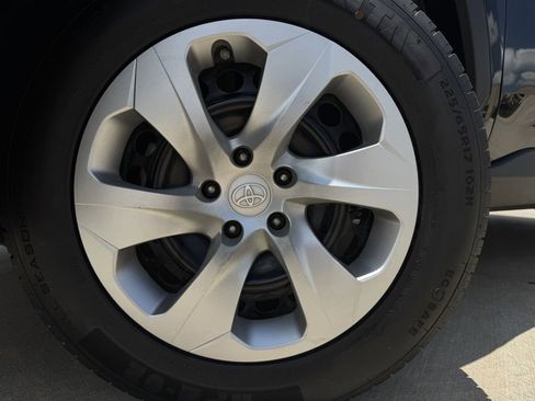 Used 2022 Toyota RAV4 LE FWD image 9