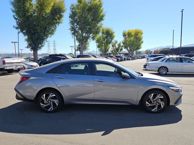 Used 2025 Hyundai Elantra SEL FWD image 4