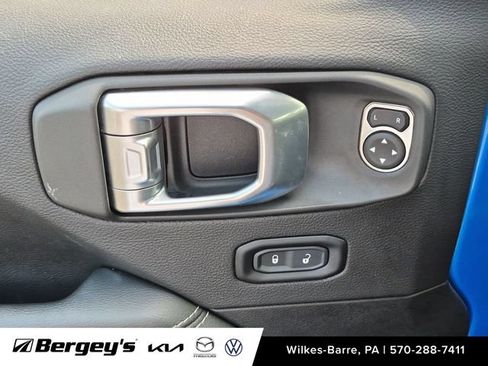 Used 2022 Jeep Wrangler Unlimited Sahara w/ Cold Weather Group AWD/4WD image 14