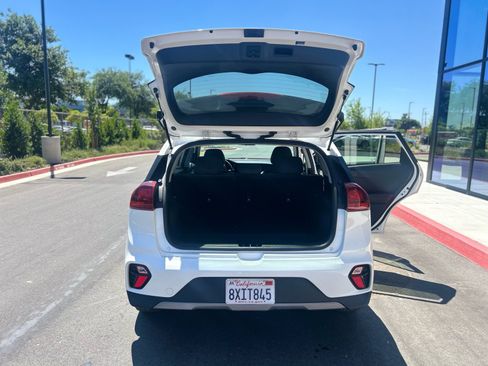 Used 2021 Kia Niro LX FWD image 6