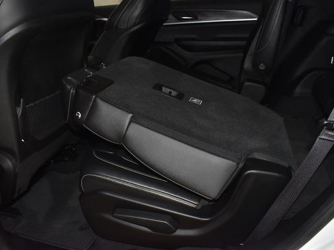 Used 2024 Jeep Grand Cherokee L Limited w/ Luxury Tech Group II AWD/4WD image 15