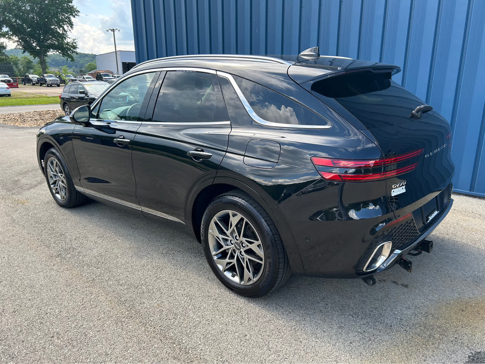Used 2022 Genesis GV70 2.5T w/ Advanced Package AWD/4WD image 3