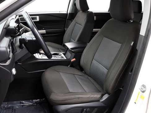 Certified 2022 Ford Explorer XLT image 9