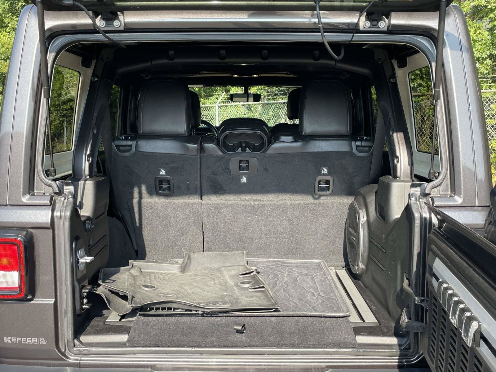Used 2019 Jeep Wrangler Unlimited Sahara AWD/4WD image 11