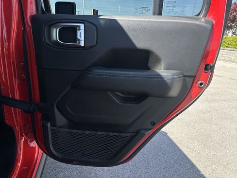 Used 2022 Jeep Wrangler Unlimited Rubicon 4xe w/ Cold Weather Group AWD/4WD image 15