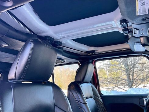 Used 2021 Jeep Wrangler Unlimited Sahara image 13