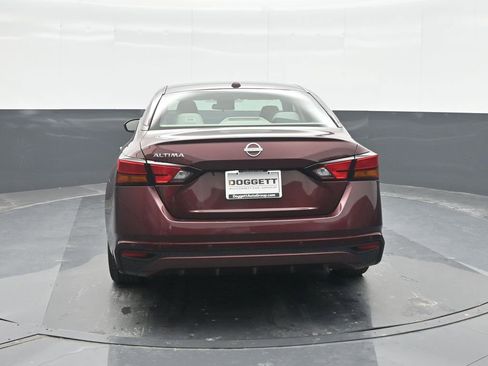 Used 2025 Nissan Altima 2.5 SV FWD image 17