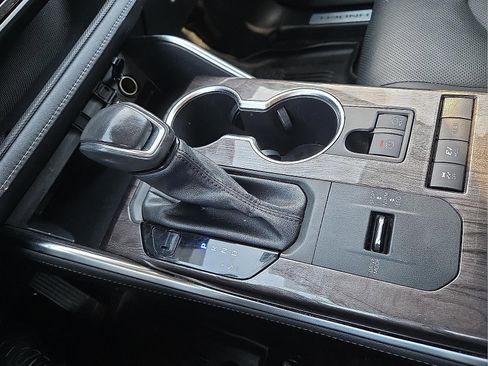 Used 2021 Toyota Highlander Limited image 26