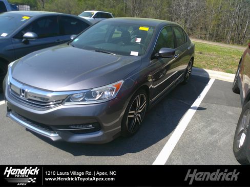 Used 2017 Honda Accord Sport image 1