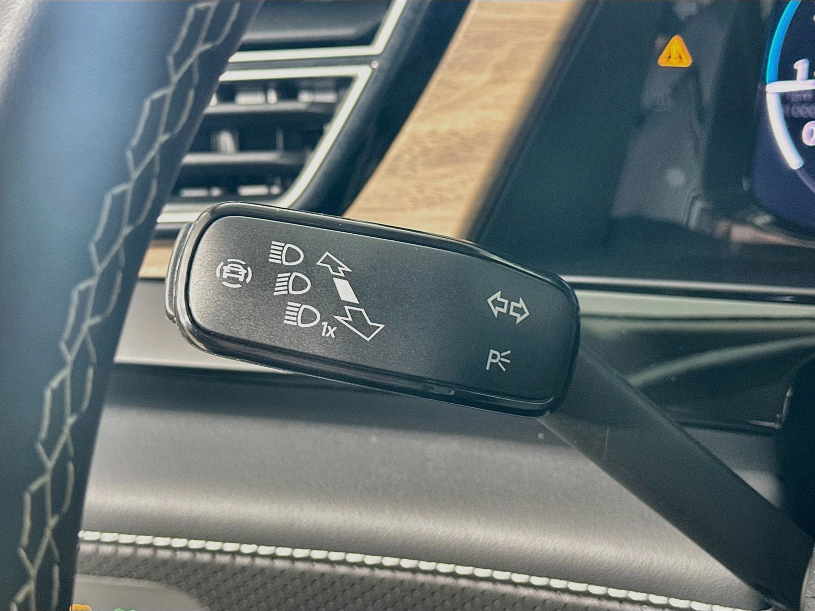 Used 2025 Volkswagen Atlas SE AWD/4WD image 20