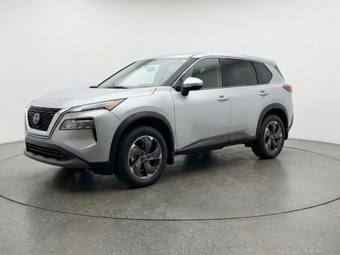 Used 2025 Nissan Rogue SV FWD image 3