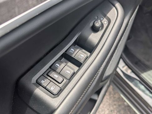 Used 2025 Jeep Grand Cherokee Limited w/ Trailer Tow Package AWD/4WD image 11