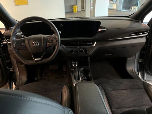 Used 2025 Buick Envista Preferred image 32