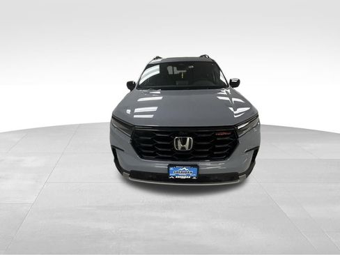 Certified 2025 Honda Pilot TrailSport image 4