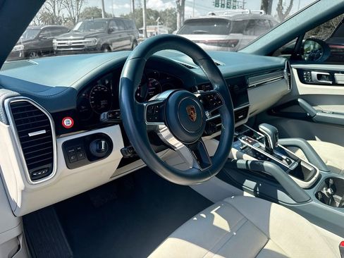 Used 2023 Porsche Cayenne Platinum Edition image 10