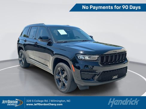 Used 2024 Jeep Grand Cherokee Altitude AWD/4WD image 1
