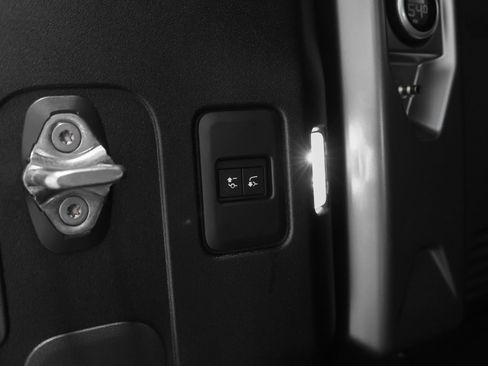 Used 2023 Land Rover Defender 110 Carpathian Edition AWD/4WD image 26