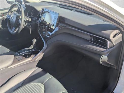 Used 2024 Toyota Camry SE image 19