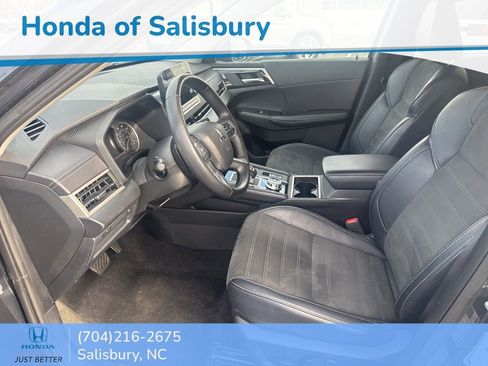 Used 2024 Mitsubishi Outlander SE image 9