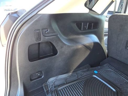Used 2017 Ford Edge SE FWD image 19