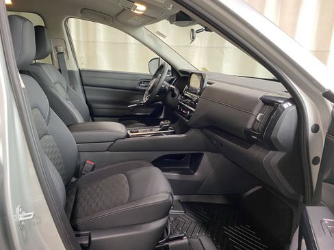 Used 2024 Nissan Pathfinder SV AWD/4WD image 13
