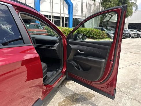 Used 2025 Hyundai Tucson SEL FWD image 23