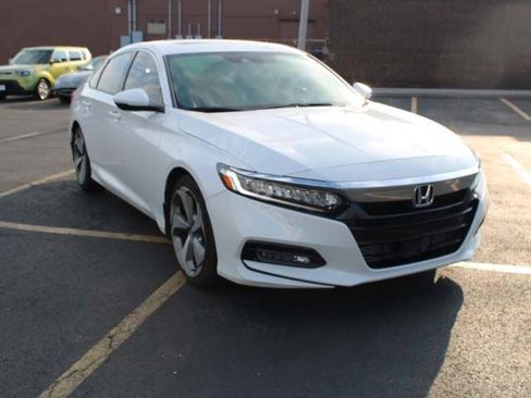 Used 2019 Honda Accord Touring image 4
