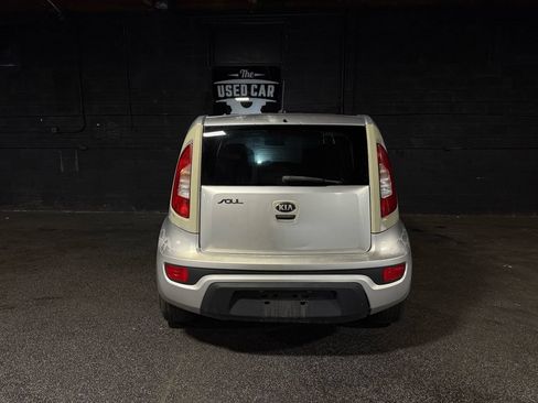 Used 2013 Kia Soul + FWD image 4