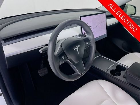 Used 2022 Tesla Model Y Long Range AWD/4WD image 9