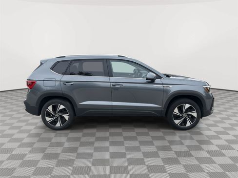 Used 2024 Volkswagen Taos SE AWD/4WD image 10