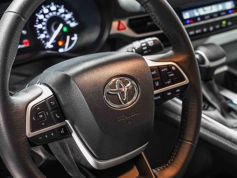 Certified 2026 Toyota Sienna XLE FWD image 21