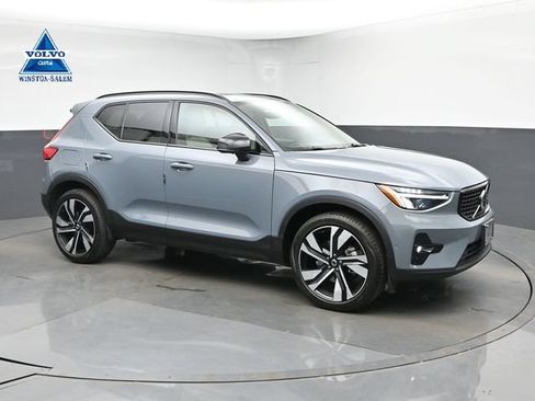Used 2023 Volvo XC40 B5 Plus w/ Protection Package Premier AWD/4WD image 1