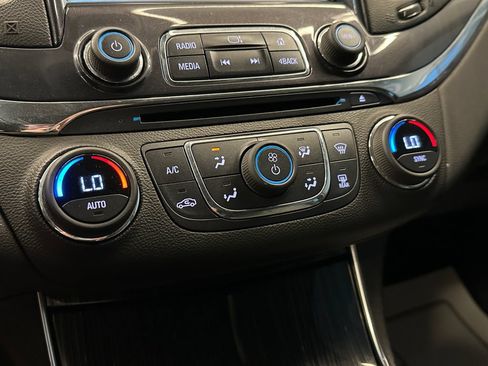 Used 2019 Chevrolet Impala Premier w/ Premier Convenience Package FWD image 15