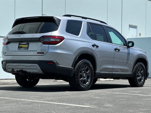 New 2025 Honda Pilot TrailSport image 4